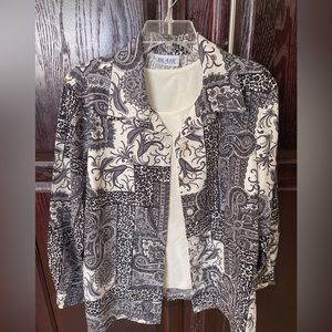 Lightweight Black and White button up blouse 👚 🖤 2 pc